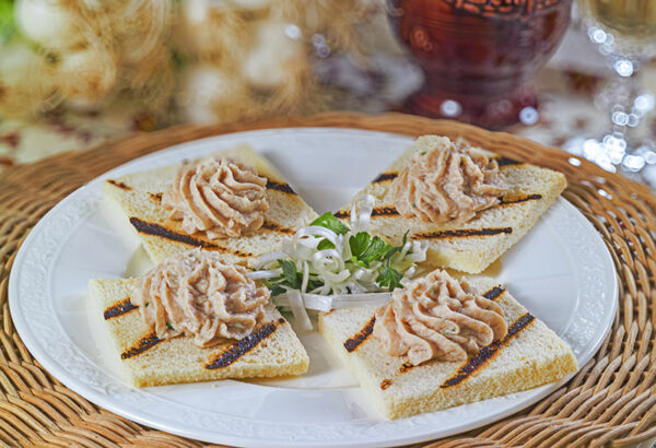 CROSTINI CON ARINGA AFFUMICATA - GT6J2180