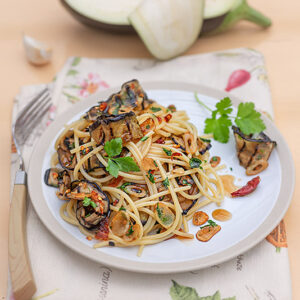 SPAGHETTI CON MELANZANE GRIGLIATE CORIANDOLO AGLIO E MIELE - 8005