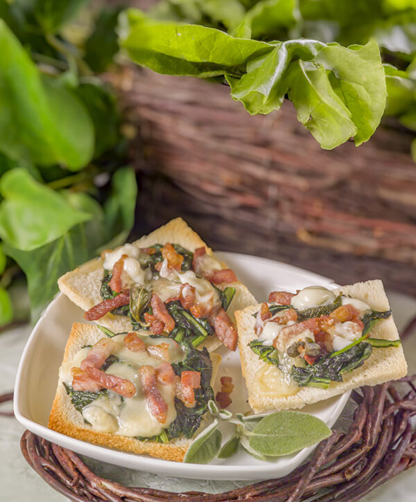CROSTONI CON ERBETTE E PANCETTA AFFUMICATA - GT6J2242