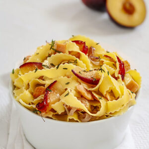 LASAGNETTE FRASTAGLIATE CON SCALOGNO SALMONE AFFUMICATO PRUGNE SALATE TIMO - 4089