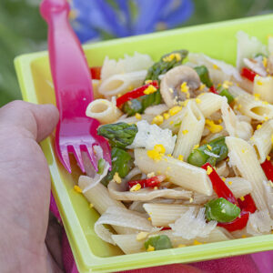 PICNIC - PENNE CON ASPARAGI PEPERONE ROSSO FUNGHI SOTTOLIO UOVO GRANA – 4809
