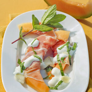 PROSCIUTTO E MELONE CON SALSA DI YOGURT AGLIO E MENTA - 1107
