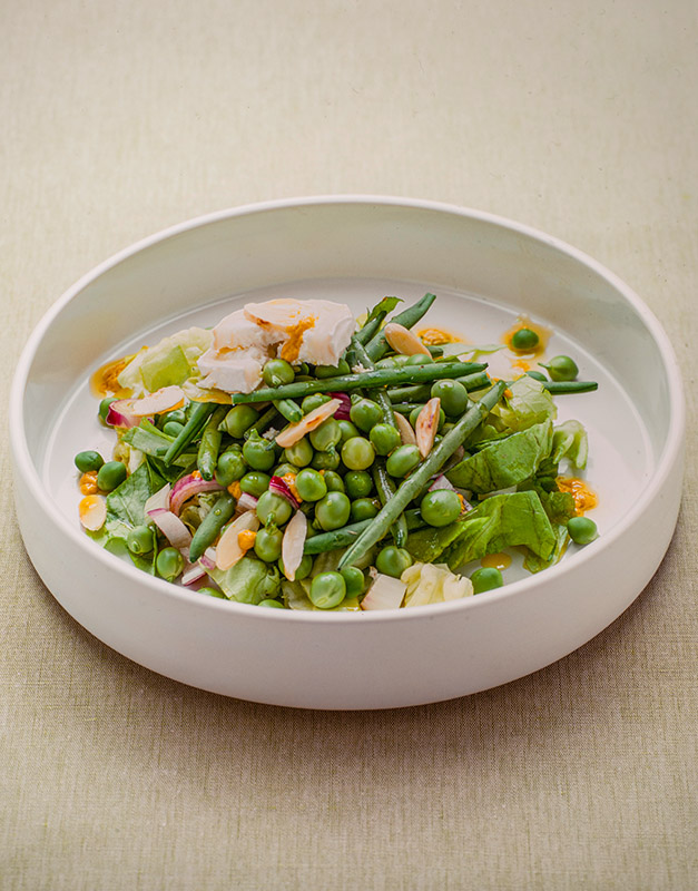 INSALATA DI FAGIOLINI PISELLI LATTUGA ROMANA MANDORLE E CAMAMBERT - 6403 - immagine 1