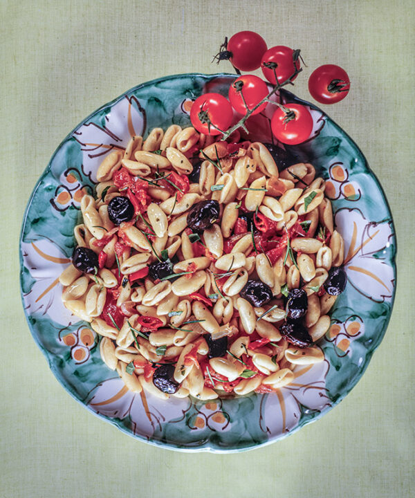 CAVATELLI CON OLIVE NERE PEPERONCINI E POMODORI - 6325