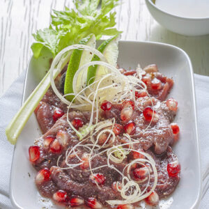 CARPACCIO DI PETTO D'ANATRA CON VINAIGRETTE AL LIME, MELOGRANO E SEDANO - 1952.jpg