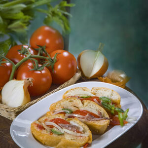 PANE FARCITO CON POMODORO, SEDANO, CIPOLLA E ALICI - GT6J0129