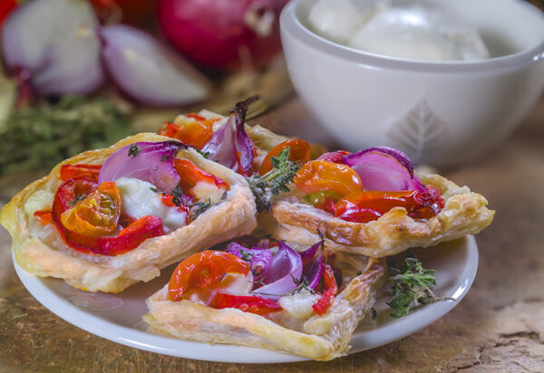 TARTELLETTE CON CIPOLLA E MOZZARELLA - GT6J1009
