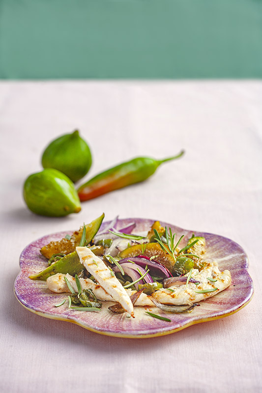 POLLO GRIGLIATO CON CIPOLLE ROSSE FICHI VERDI PEPERONCINO VERDE PICCANTE ROSMARINO - 2003