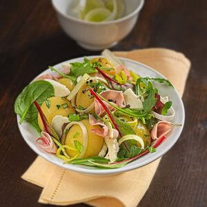 INSALATA DI PATATE NOVELLE CON MISTICANZA PROSCIUTTO COTTO MOZZARELLA PORRI - 9490
