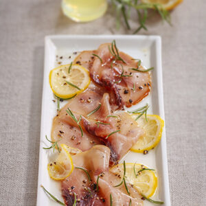CARPACCIO DI PESCE SPADA MARINATO CON VODKA LIMONI ROSMARINO PEPE NERO - 7276