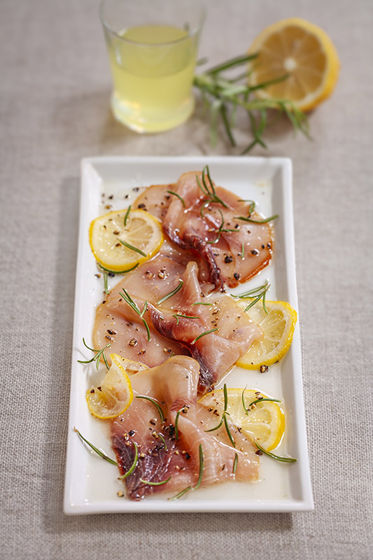 CARPACCIO DI PESCE SPADA MARINATO CON VODKA LIMONI ROSMARINO PEPE NERO - 7276