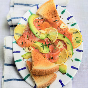 CARPACCIO DI SALMONE AFFUMICATO CON AVOCADO E SANTOREGGIA - 9766