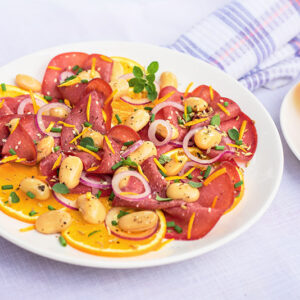 CARPACCIO DI AFFETTATO DI MANZO CON CIPOLLA, FAGIOLI, ARANCIA E SPEZIE - 9773