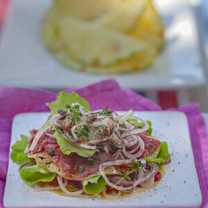 CARPACCIO DI VITELLO CON ANANAS  CIPOLLOTTO PEPE TIMO OLIO ACETO BALSAMICO - 5747