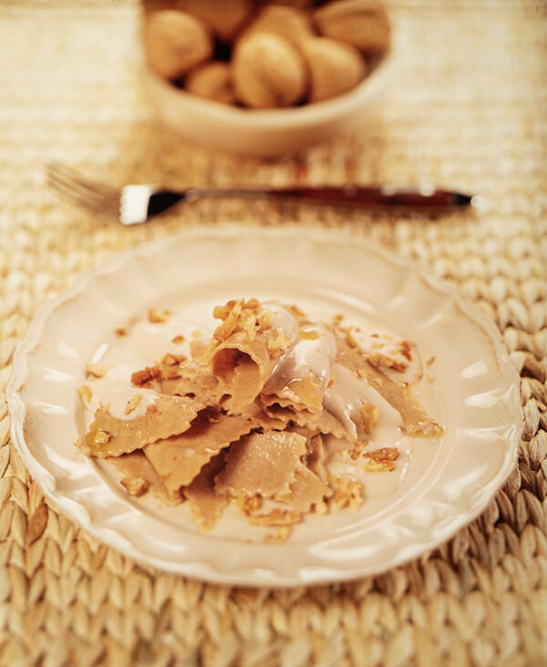 BEIGE - FAZZOLETTI DI GRANO SARACENO CON CREMA DI FORMAGGIO, NOCI E CASTAGNE - S2004002 - 2032 - immagine 1