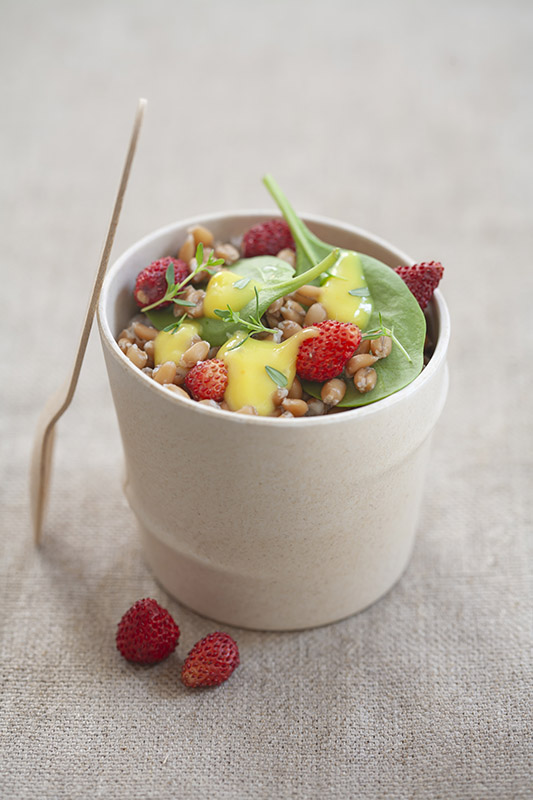 INSALATA DI FARRO SPINACI NOVELLI FRAGOLINE DI BOSCO ZABAIONE SALATO TIMO BRANDY - 0670