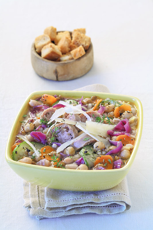 MINESTRONE RICCO CON SALSICCIA ORZO CANNELLINI CAVOLO ROSSO TIMO PEPE CAROTE ZUCCHINE CECI PARMIGIANO  - 0066