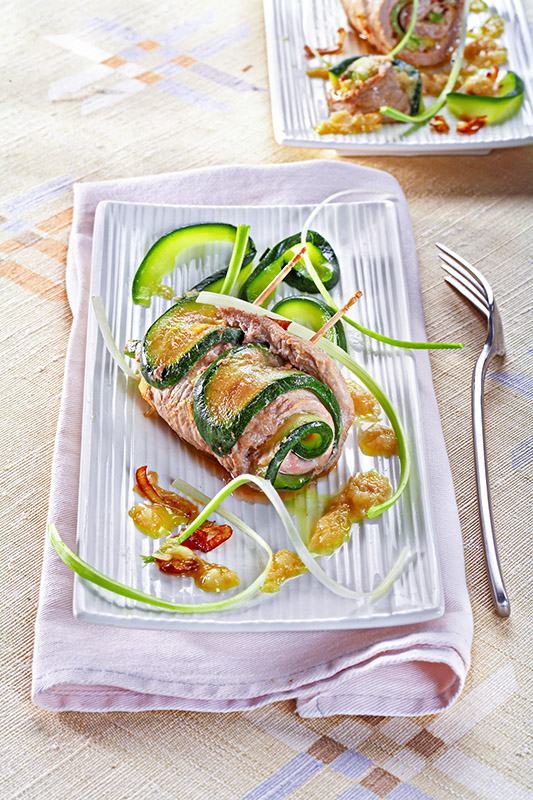 INVOLTINI DI VITELLO E ZUCCHINE  E CREMA DI CIPOLLE AGRODOLCE - 0219