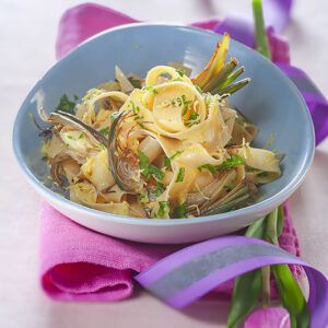 TAGLIATELLE CON CARCIOFI PREZZEMOLO LIMONE PORRI - 0313
