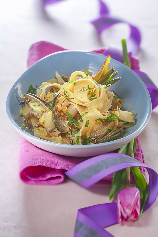 TAGLIATELLE CON CARCIOFI PREZZEMOLO LIMONE PORRI - 0313 - immagine 1