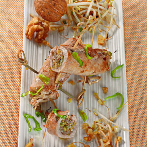 INVOLTINI DI LONZA CON PORRI GERMOGLI DI SOIA NOCI - 0328
