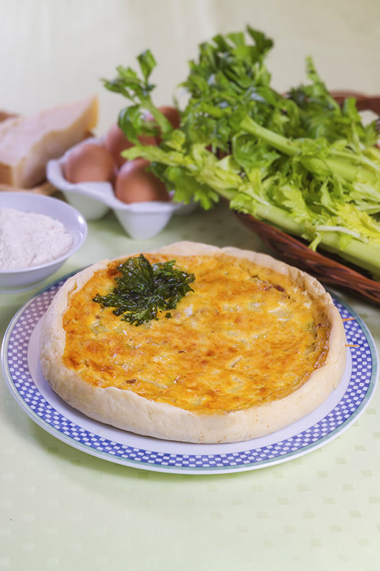 TORTA CON SALSICCIA E SEDANO - K4843