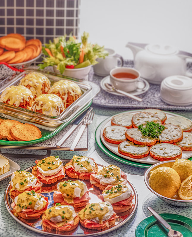 BRUNCH UOVA ALLA BENEDICT BUDINI SALATI AL PARMIGIANO CROSTINI DI FORMAGGI - S156860 - 2882 - immagine 1