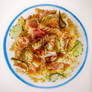 FUSILLI CON SEDANO, CETRIOLI E SALMONE - 7067