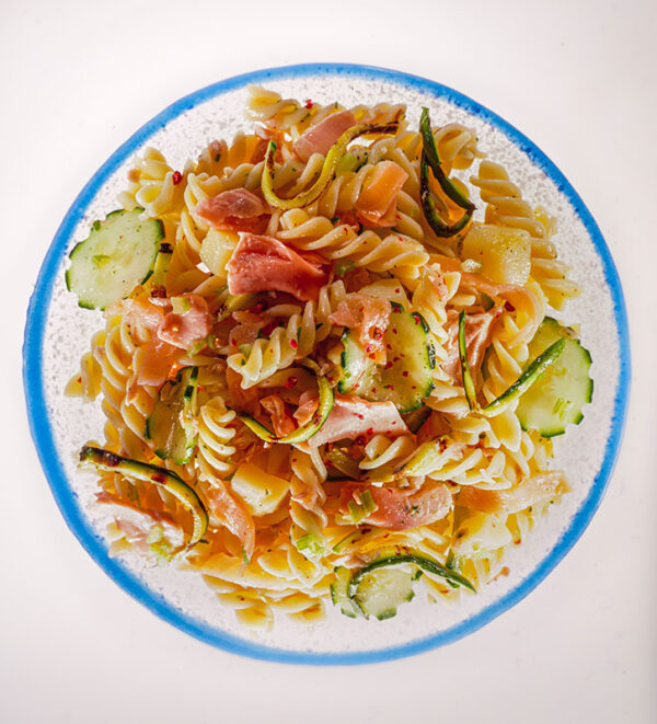 FUSILLI CON SEDANO, CETRIOLI E SALMONE - 7067