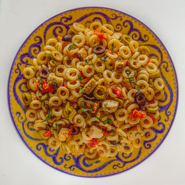 ANELLETTI CON POMODORI OLIVE E PESCE SPADA - 7174