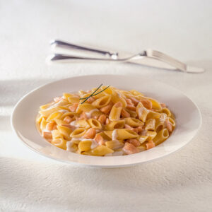 MEZZE PENNE CON SALMONE E PANNA - 7187