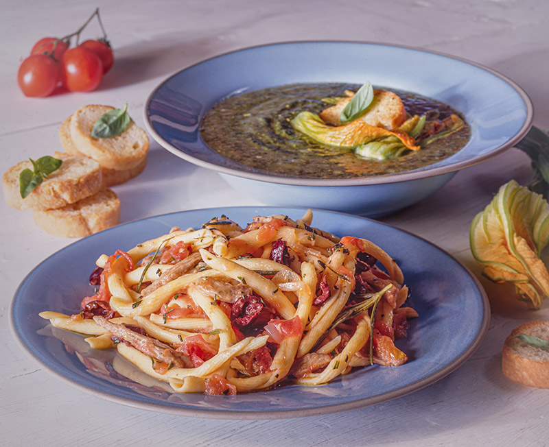 CASARECCE CON CARNE E POMODORI, PASSATO DI ZUCCHINE - 7241 - immagine 1