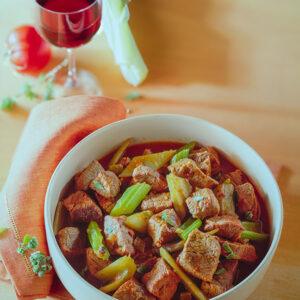 SPEZZATINO CON CARDI E VINO ROSSO - 121828