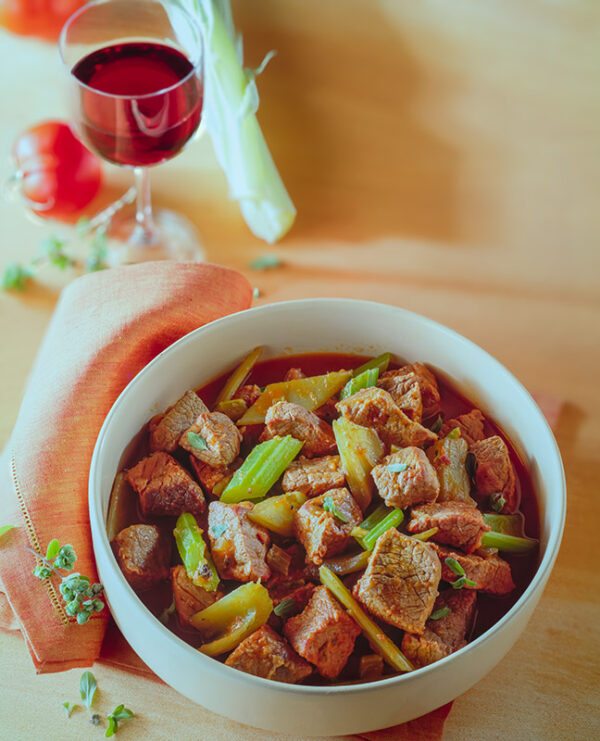 SPEZZATINO CON CARDI E VINO ROSSO - 121828