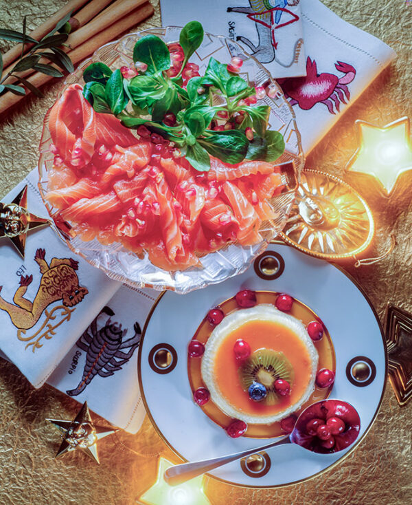 CARPACCIO DI SALMONE SONGINO SPINACI E PANNA COTTA CON MIRTILLI ROSSI E CARAMELLO - 9863
