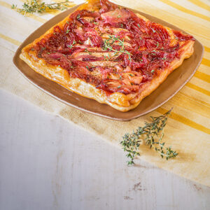 TARTE TATIN CON CIPOLLE ROSSE PERE E TIMO - 126840