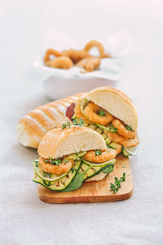 PANINI CON ZUCCHINE GRIGLIATE LIMONE CALAMARI ANELLI DI TOTANO PANATI SPINACINO TIMO LIMONE - 1664
