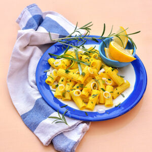 RIGATONI LIMONE UOVA CIPOLLOTTI E ROSMARINO - 0471