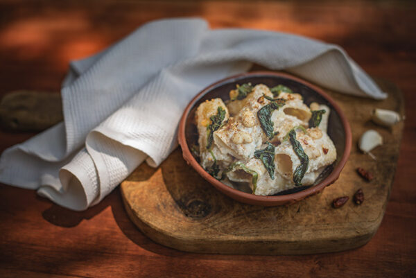 PACCHERI CON CREMA DI FAVE PEPERONCINO E CIME DI RAPA - 9153