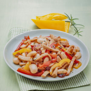 STRINGHE DI VITELLO IN INSALATA CON CIPOLLE, PEPERONI, FAGIOLI E UVETTA - 8023