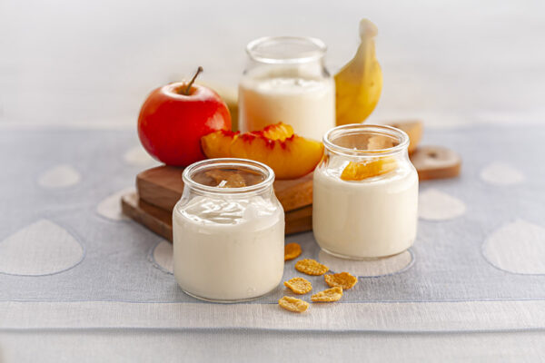 COLAZIONE CON YOGURT E FRUTTA - 1880 - immagine 1