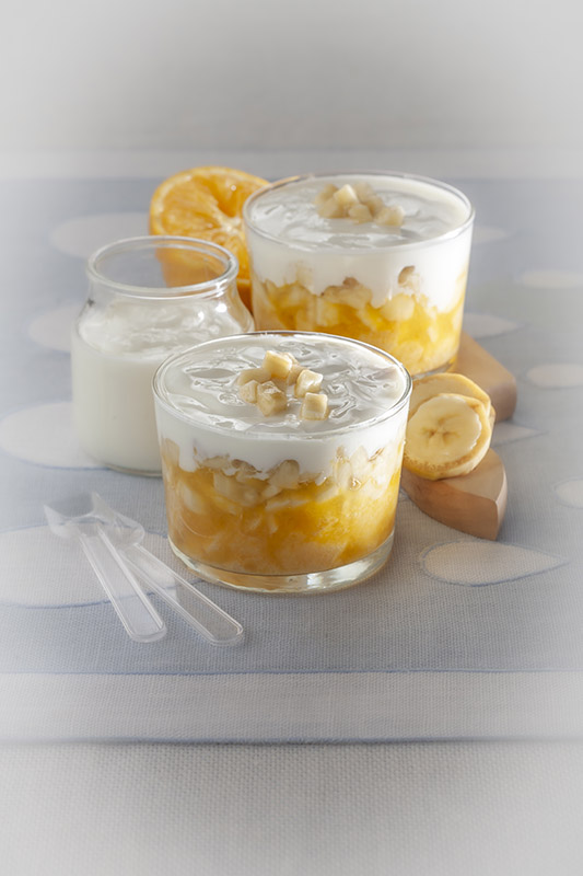 COLAZIONE CON YOGURT E FRUTTA - MERENDA ALLO YOGURT CON SAVOIARDI ARANCIA BANANA - 1801 - immagine 1