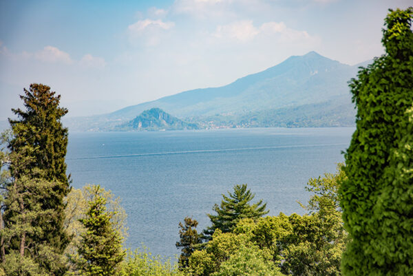 VISTA LAGO MAGGIORE, VILLA TARANTO, VERBANIA, ITALY - 2904