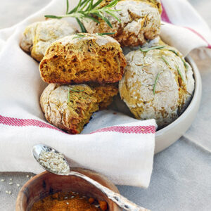 PANINI DI SEGALE E FRUMENTO AL CURRY CON ROSMARINO E SEMI DI SESAMO - 7385