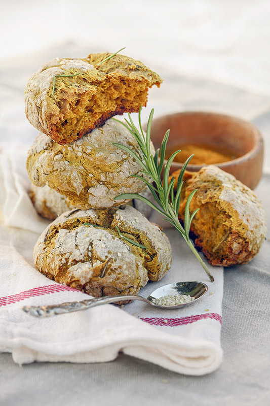 PANINI DI SEGALE E FRUMENTO AL CURRY CON ROSMARINO E SEMI DI SESAMO - 7391