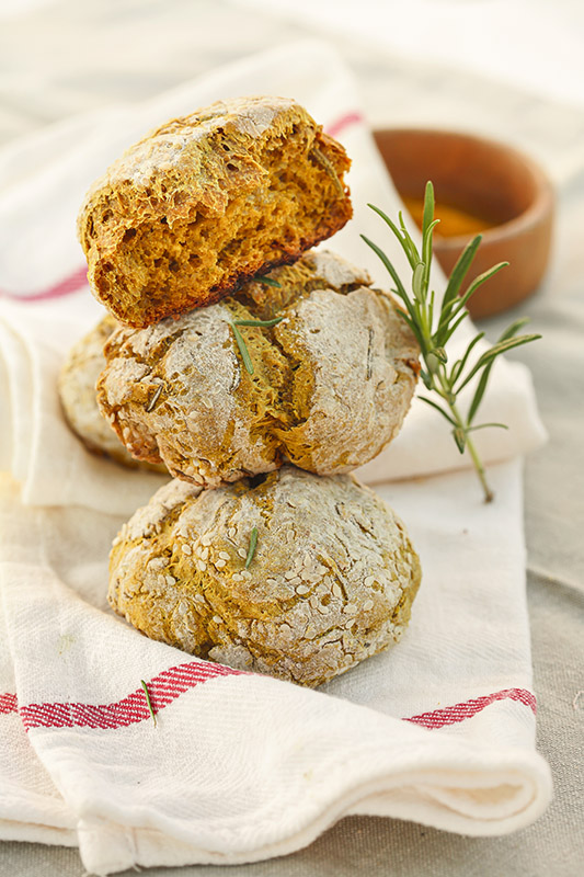 PANINI DI SEGALE E FRUMENTO AL CURRY CON ROSMARINO E SEMI DI SESAMO - 7387