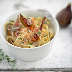 TAGLIATELLE CON CIPOLLOTTI FICHI E PAPRICA - 3912