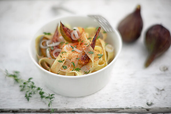 TAGLIATELLE CON CIPOLLOTTI FICHI E PAPRICA - 3912