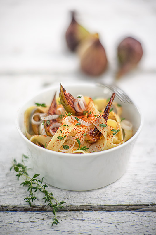 TAGLIATELLE CON CIPOLLOTTI FICHI E PAPRICA - 3910