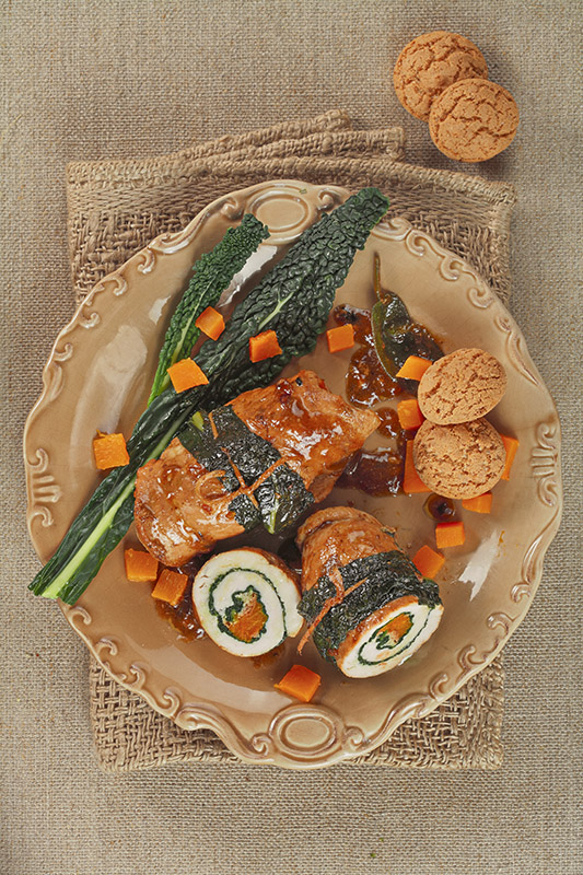 INVOLTINI DI PETTO DI POLLO CAVOLO NERO ZUCCA AMARETTI - 0352 - immagine 1